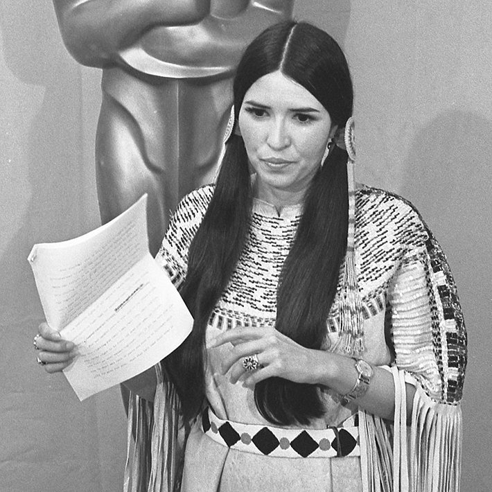Sacheen Littlefeather speaking on behalf of Marlon Brando at the 45th annual Academy Awards in Los Angeles (Creative Commons Attribution 2.0 Generic)